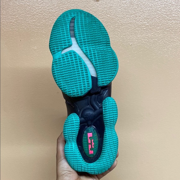 Nike LeBron 19 “DJ Bron Wild Berry Hyper Pink Teal” - Picture 11 of 17